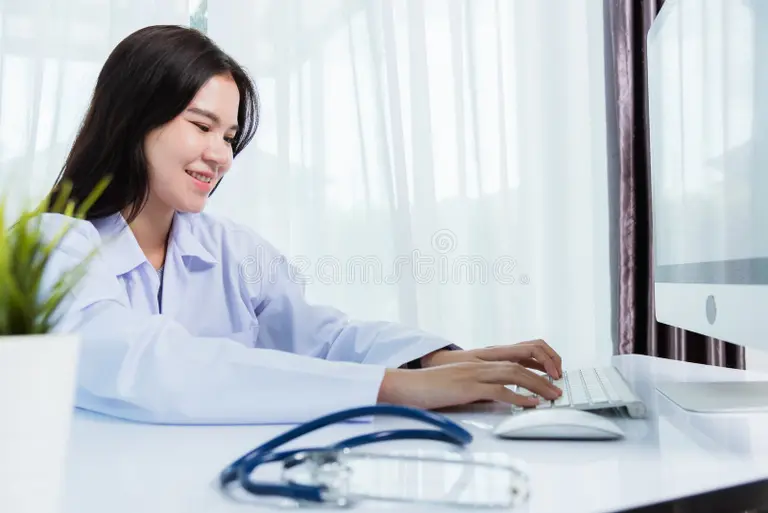  Dokter mengisi rekam medis elektronik dengan satu kali input klinis yang terhubung dengan sistem kinerja dan remunerasi secara otomatis.